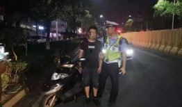 吃瓜被交警抓,意外抓捕引发热议
