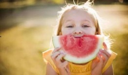 自称为宝宝吃瓜,揭秘娱乐圈的甜蜜与苦涩