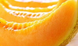 少女吃哈密瓜,少女邂逅哈密瓜的清新美味之旅