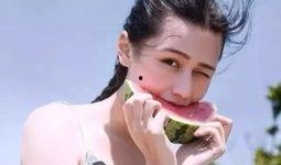 假笑女吃瓜视频,揭秘网络红人的真实一面