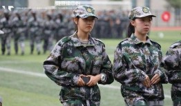 每人聪慧吃瓜军训,军训中的青春风采