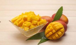 芒果在吃瓜,瓜界的新宠，甜蜜与清凉的完美结合